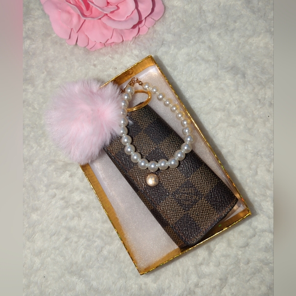 Louis Vuitton Brown Damier Authentic Textured Key Wallet EUC With Bonus Charms - Picture 2 of 7